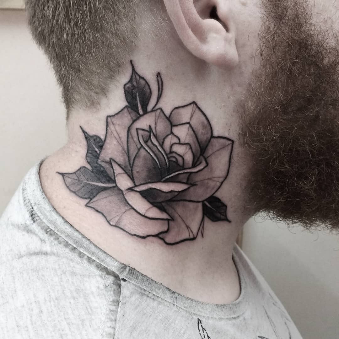 pic Tattoo No Pescoço Masculino Fé tatuagem no pescoco qual o significado