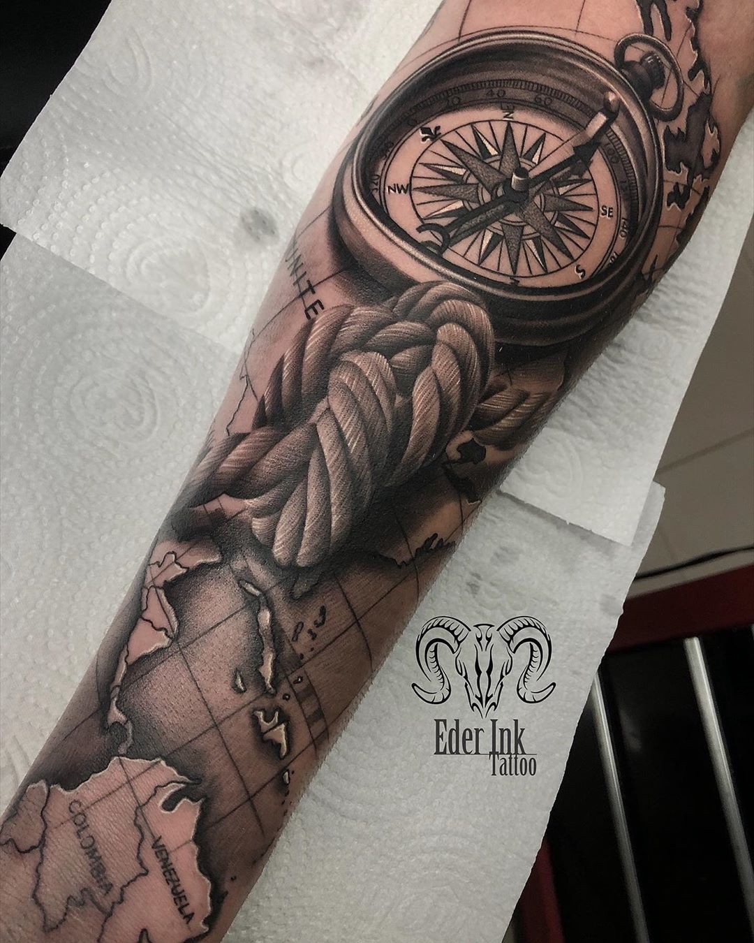 Scarica Gratis immagini 48 Tatuagens Masculinas Em Preto E Cinza Blog Tattoo2me ultima saluti