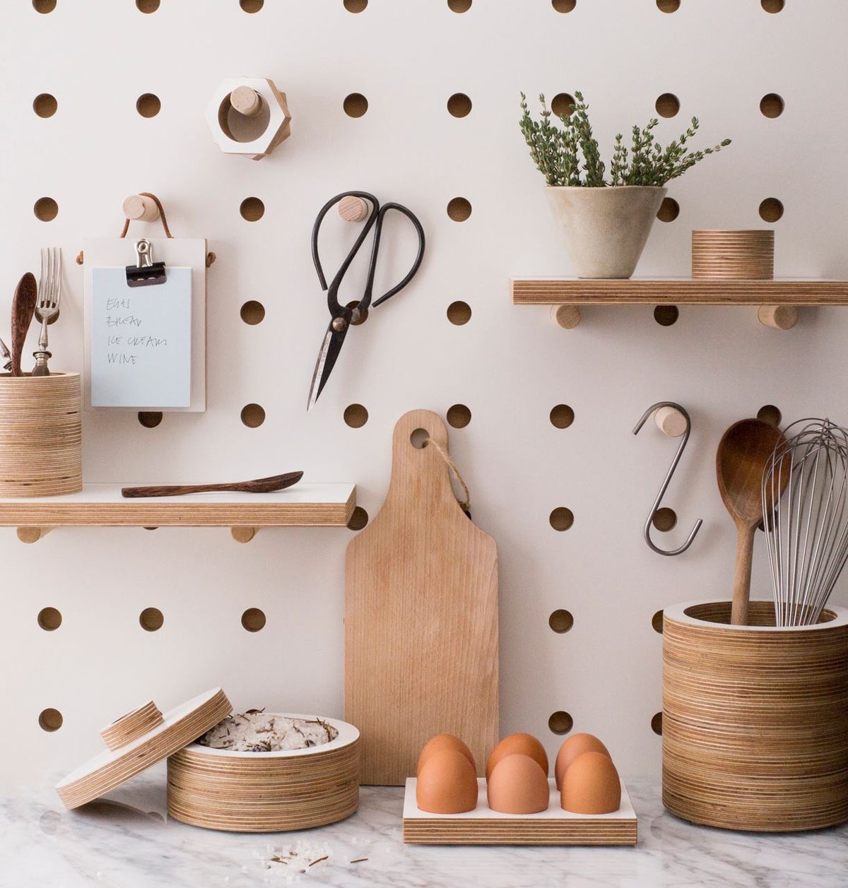 Deco: pegboards