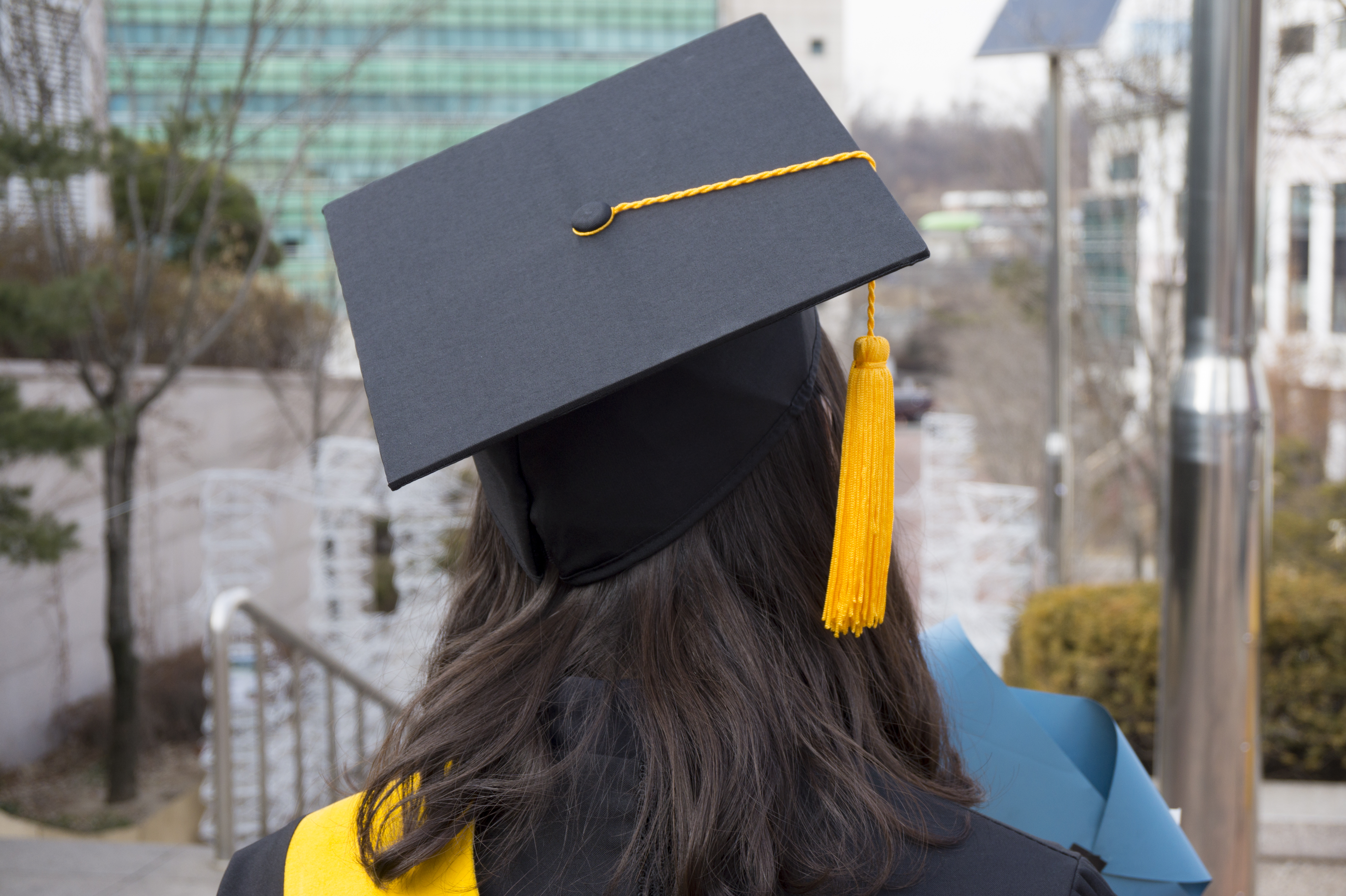 images Which Side Does Graduation Tassel Go On https www theclassroom com reason switching tassel graduation 8232355 html