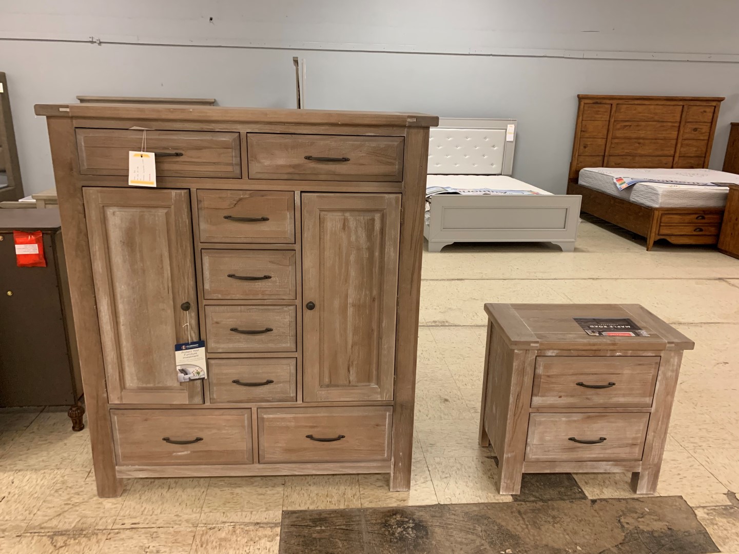 Godby home furnishings has been in business since 1974 right here in central indiana, and is still family owned and operated. Furniture Store Showroom Online Auction In Indianapolis In Key Auctioneers