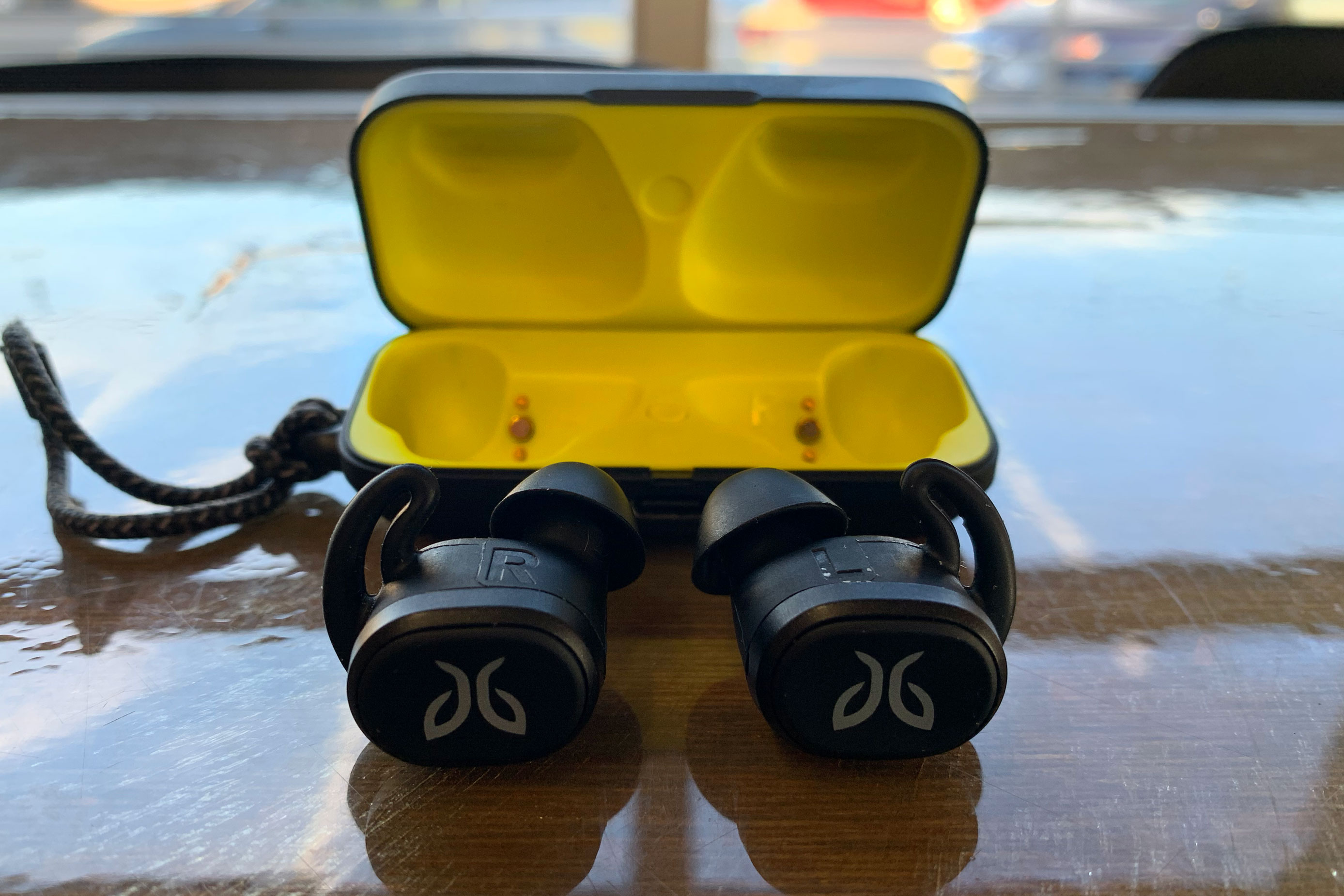 Jaybird Vista Wireless Earbud Review: Beautiful Sound, Lost and