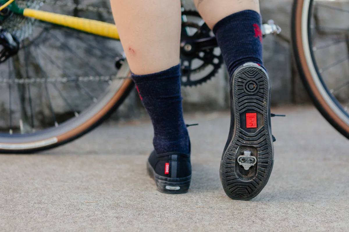 CHROME Panaracer ブラック ビンディングシューズ Back in Black: First Look at Chrome & Panaracer's Urban Cycling