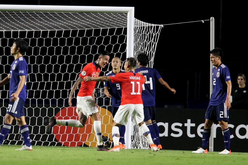 Find the perfect erick pulgar stock photos and editorial news pictures from getty images. Erick Pulgar rompe el cero con su primer gol en la