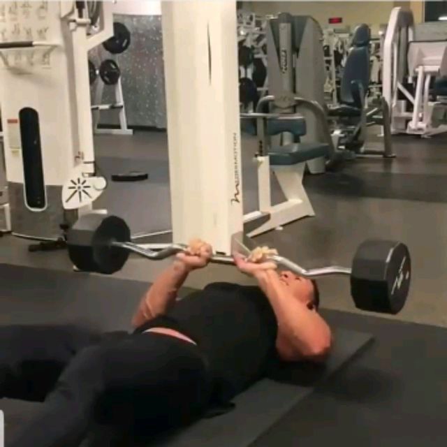 Build more muscle with eccentric training. Tricep Lay Down Barbell Mid-chest - Exercise How-to