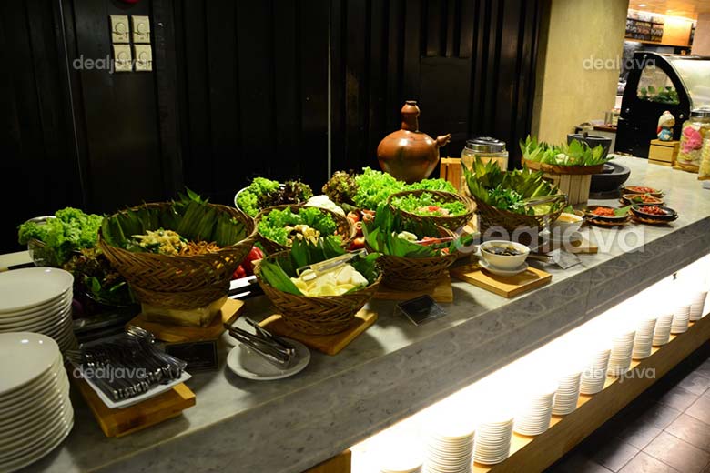 Use this guide to discover great garden ideas. Dealjava Lunch Dinner Buffet Every Saturday Only Green House Kitchen Bistro By Garden Palace Hotel