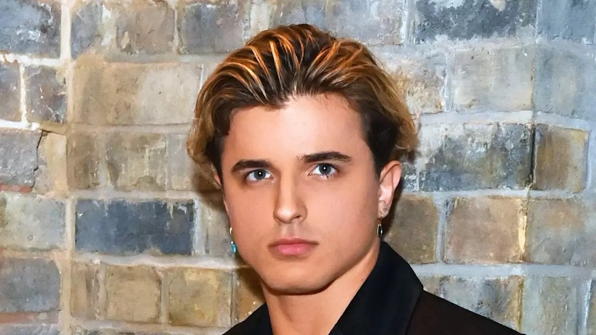 Love and Fun in the Sun: Nikita Kuzmin’s Romantic Getaway with Lauren Jaine Love and Fun in the Sun: Nikita Kuzmin’s Romantic Getaway with Lauren Jaine