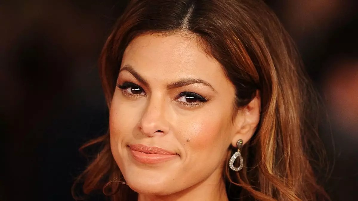 Eva Mendes Opens Up About Her Mom’s Incredible Journey and Magical Christmas Memories Eva Mendes Opens Up About Her Mom’s Incredible Journey and Magical Christmas Memories