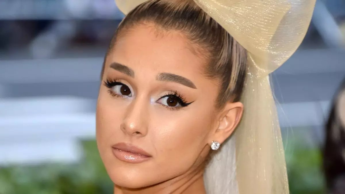 Decoding Ariana Grande’s Ever-Changing Style Evolution