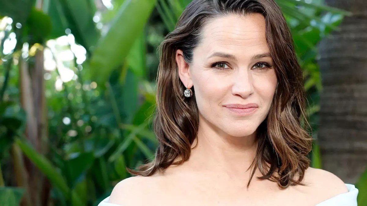 Jennifer Garner’s New Chapter: The Speculated Jewel and the Journey Ahead