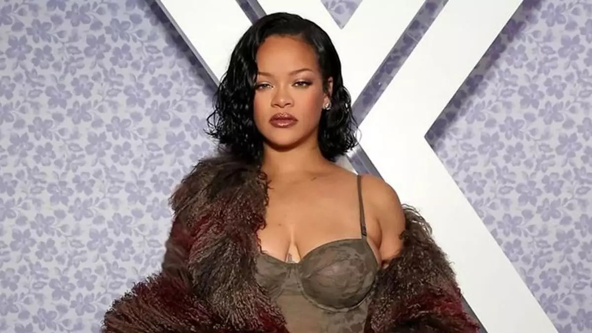 The TransformativeStyle of Rihanna: Hair, Fashion, and Personal Life Under the Spotlight The TransformativeStyle of Rihanna: Hair, Fashion, and Personal Life Under the Spotlight
