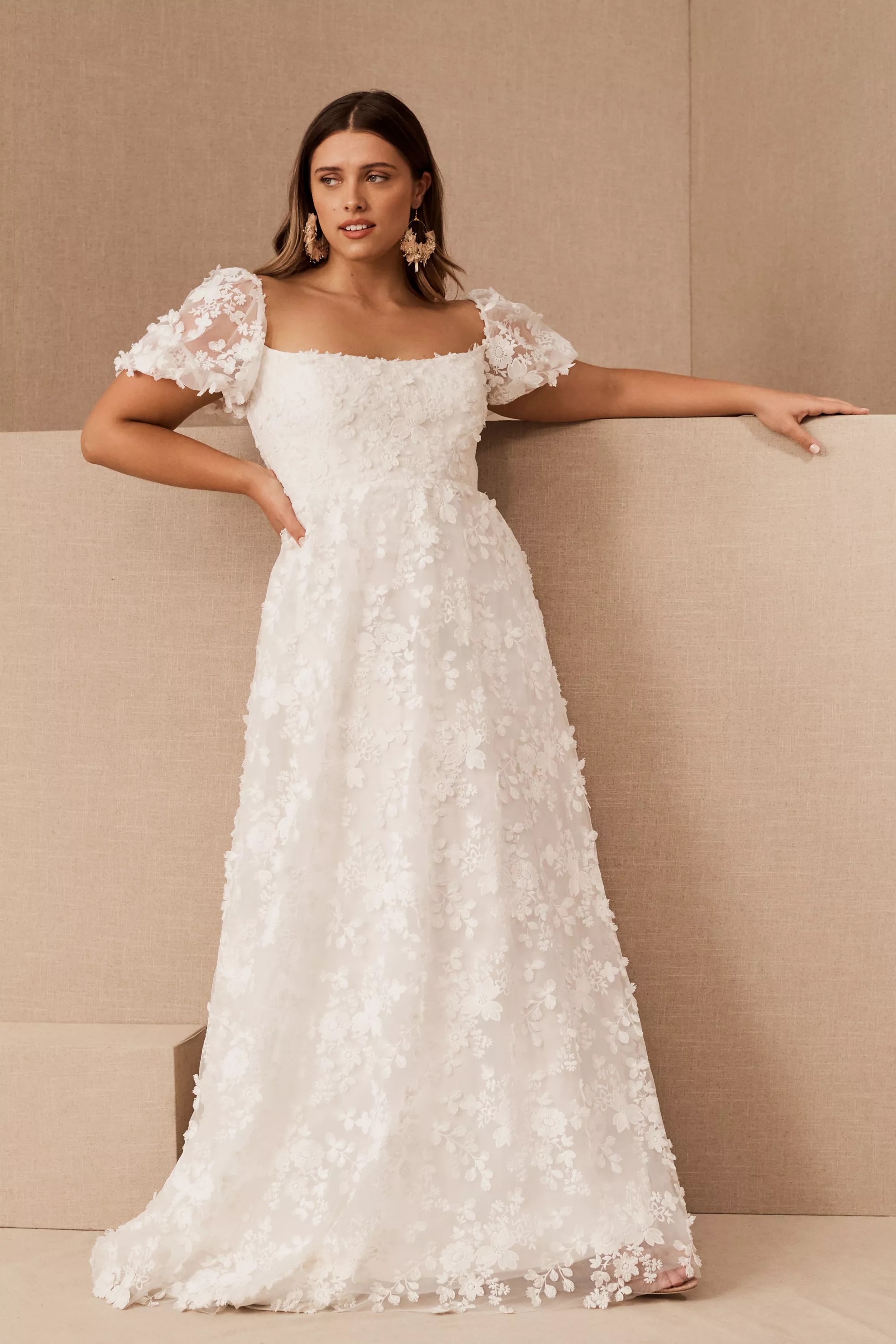 Whether you're looking for more coverage on your arms, or simply love the sleeved look, a chic sleeved wedding dress is instantly elegant. Plus Size Wedding Dresses Gowns Bhldn