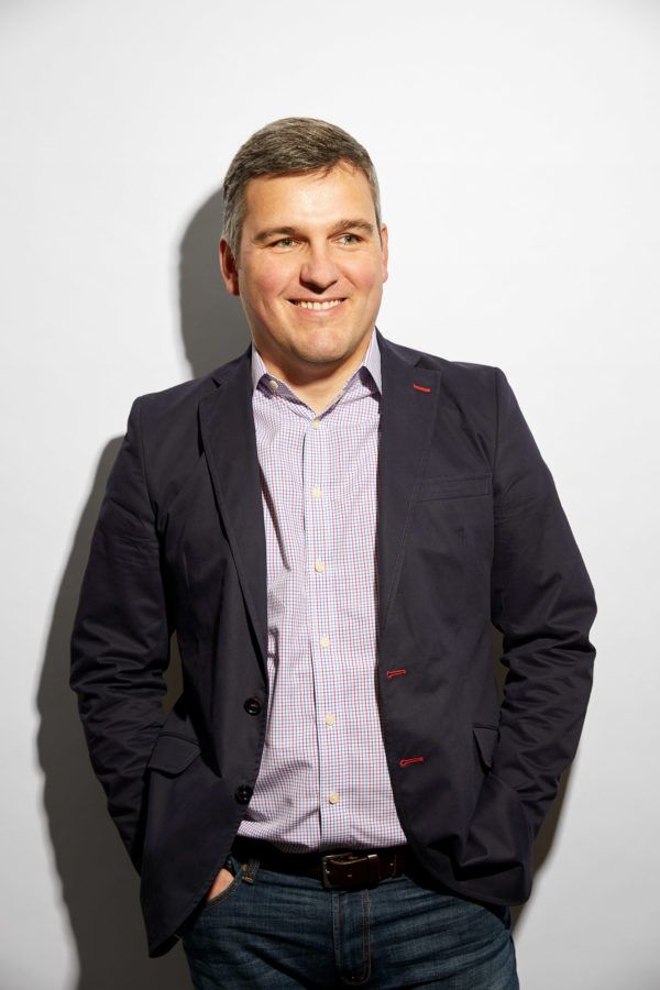 Ignacio Mart Nez - Elegant 8K Colorful Photos | Free Download