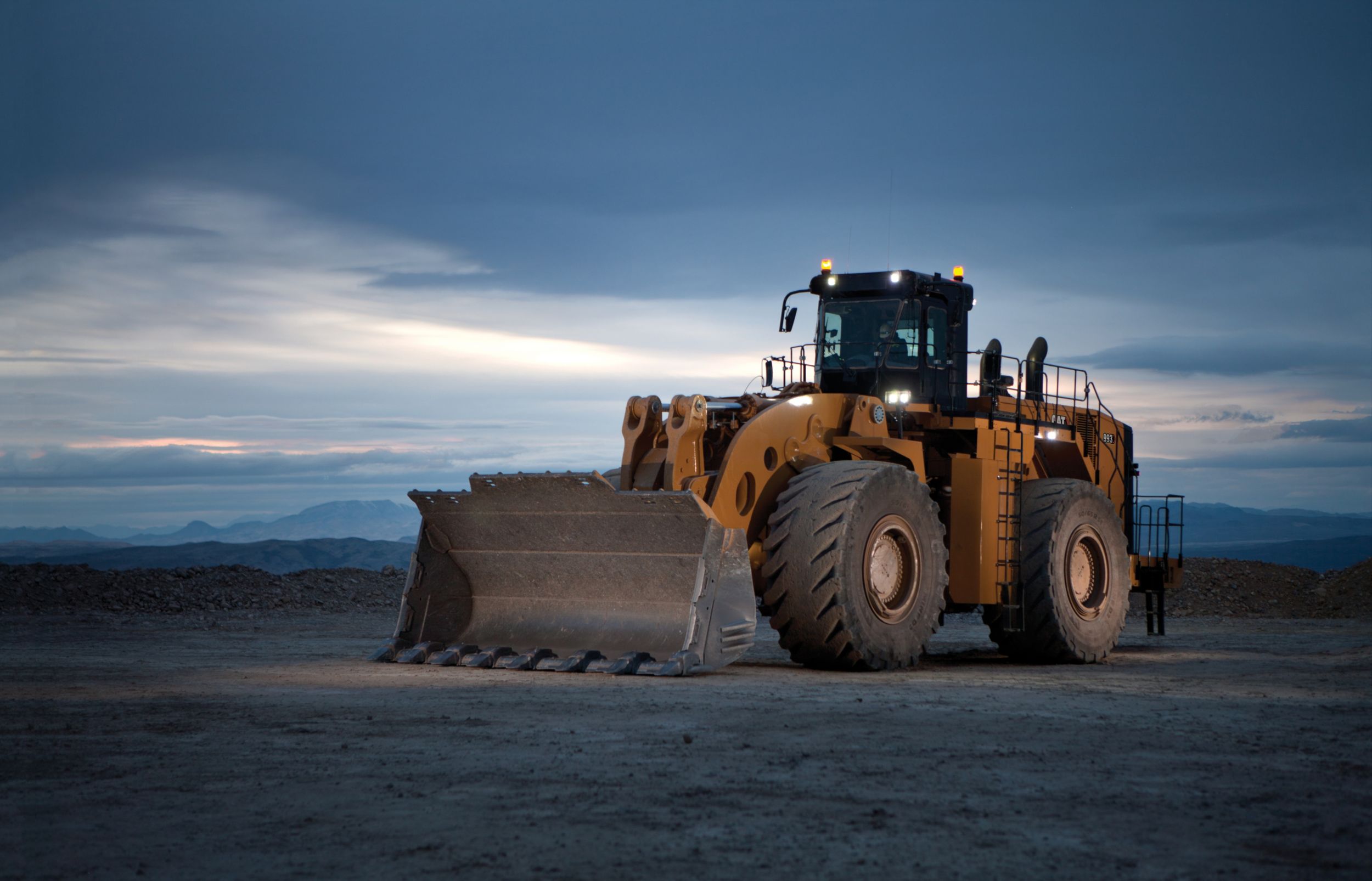 Large Wheel Loaders 993 Wheel Loader 119340 - Modern 8K Mountain Images | Free Download