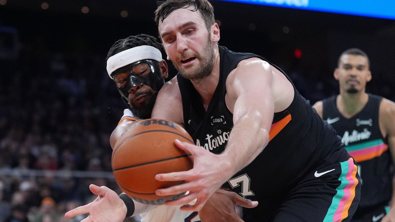 Spurs Dominate Suns 121-94! Wembanyama & Castle Lead 7th Straight Win in Austin (2026)