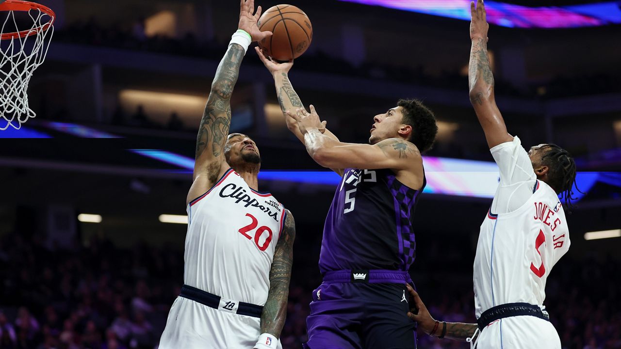 Kawhi Leonard's Clutch Performance: 31 Points, 9 Rebounds, 7 Assists - Clippers vs Kings (2026)