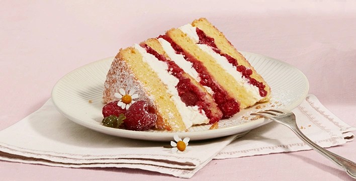 Rosentorte Mit Mascarpone Creme Und Saftigen Schokoladenboden I Rose Cake I Wafaa S Kuche Youtube