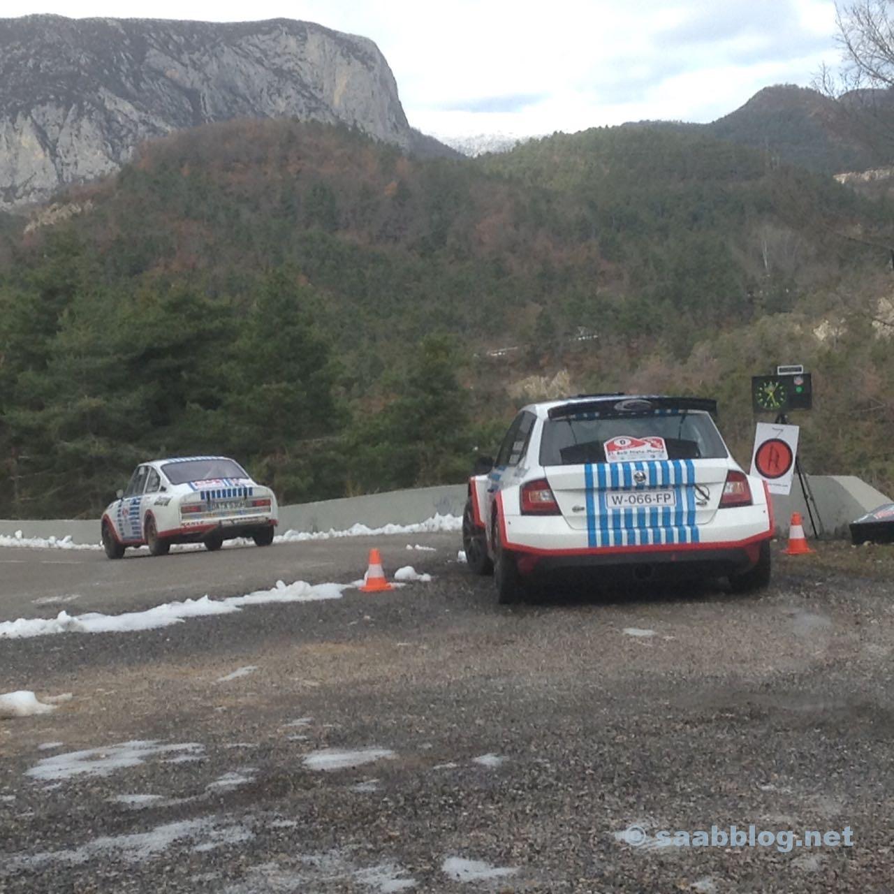 Auf zum Col de Turini. Servicefahrzeug von Hauptsonsor Skoda.