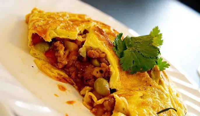 Thai Stuffed Omelet (Kai Yad Sai)