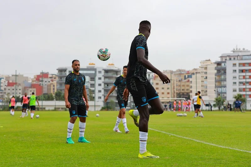 اتحاد طنجة يواجه خطر إضراب لاعبيه بسبب تأخر مستحقاتهم المالية