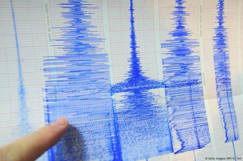 زلزال بقوة 7.7 درجات يضرب شرق إندونيسيا وتحذير من تسونامي