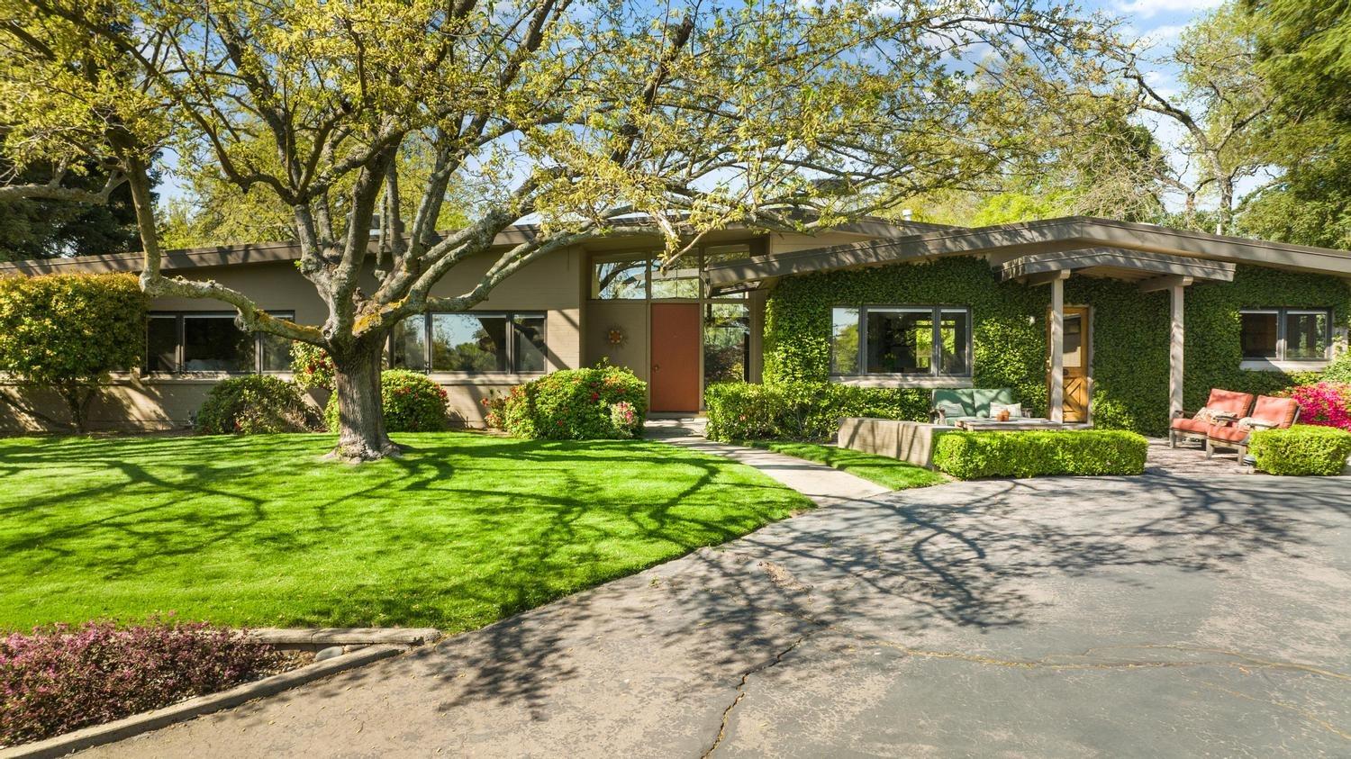 Amazing Mid Century Modern on acreage in Carmichael
