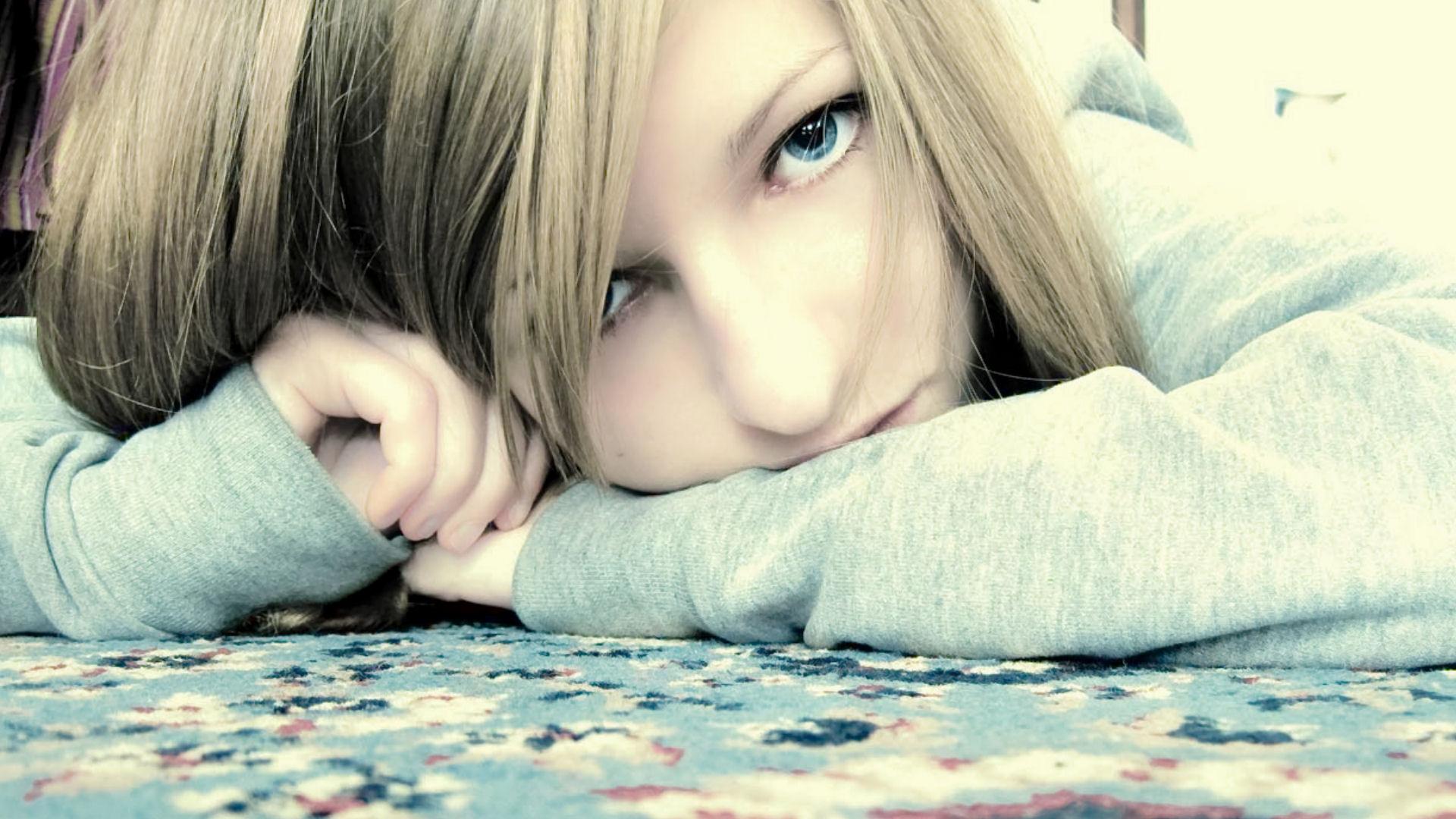 حزين بنات , بوستات الفتيات اليائسات صور حزينه