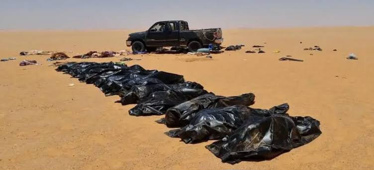 مصرع 49 شخصاً عطشاً في صحراء النيجر بعد ضياع شاحنتهم قرب الحدود مع مالي والجزائر