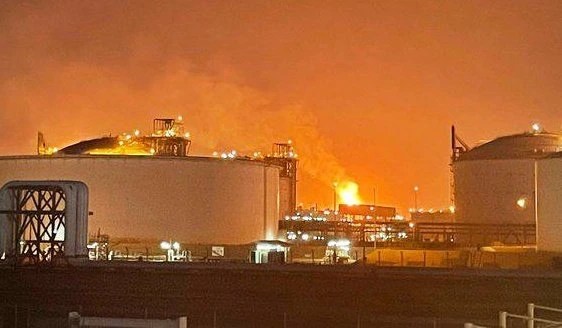 مصرع 13 عاملاً وإصابة 66 آخرين في انفجار بمنطقة رأس لفان الصناعية بقطر