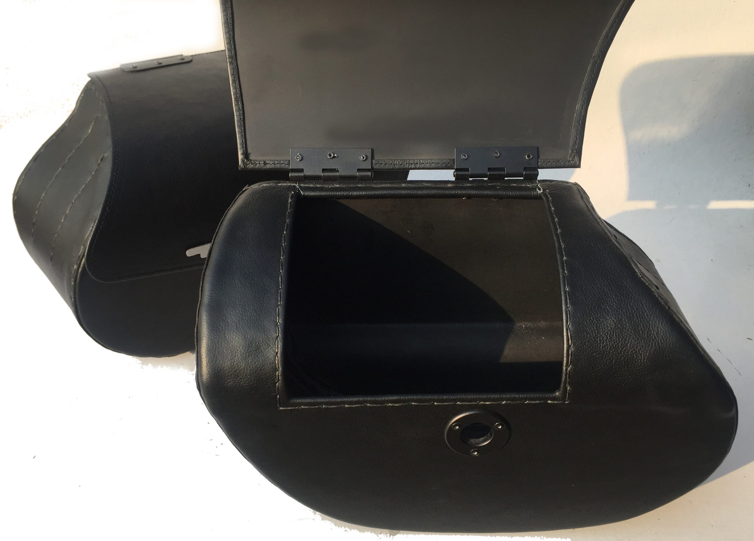 VV803L- Saddleline Victory Highball Saddlebags in Leather & Full