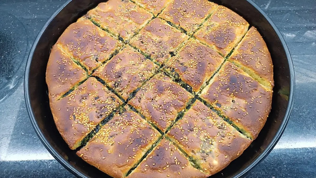 annemin tepsi pidesi, otlu pide, peynirli tepsi pidesi, ev yapımı pide, kolay pide tarifi, tepside pide, zeytinyağlı hamur işi