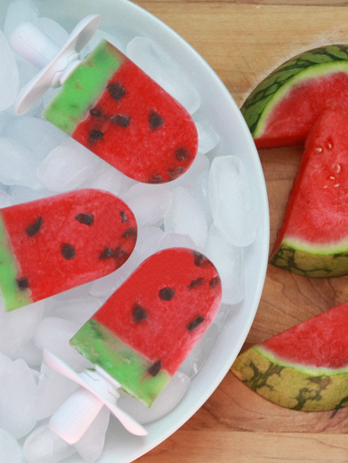 We've all been in this situation one or two thousand times: These Deliciously Super Easy 8 DIY Watermelon Popsicles