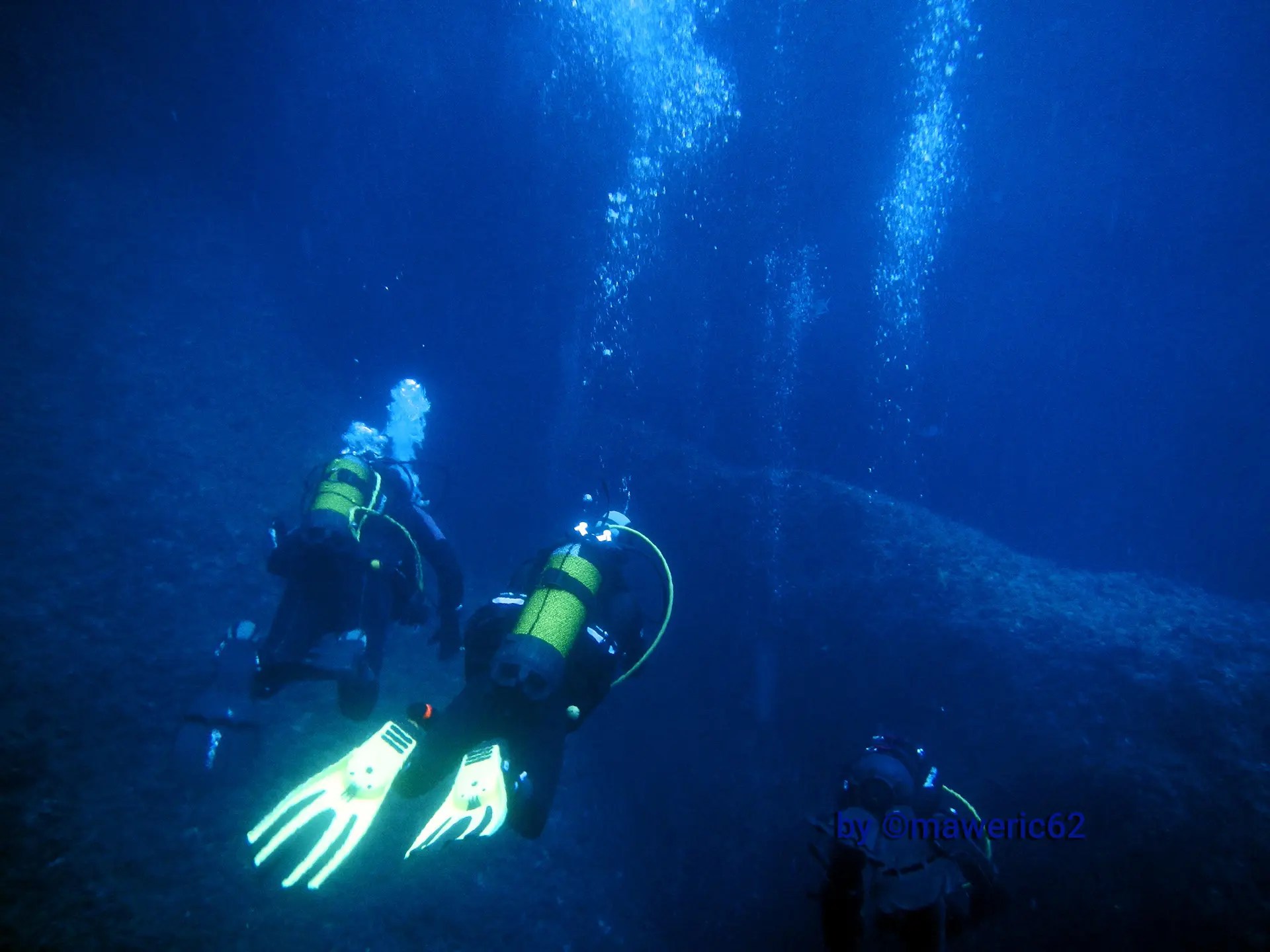 Subacquei esplorano i fondali di Dragona