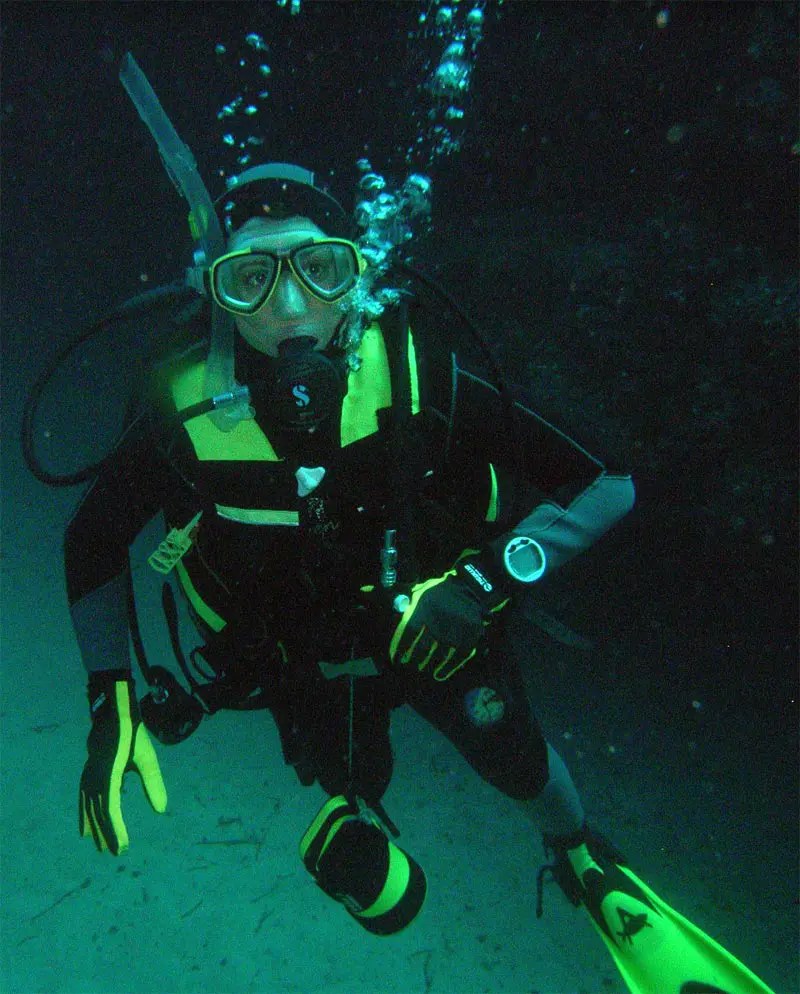 Ritratto di Florinda Defacendis in immersione.