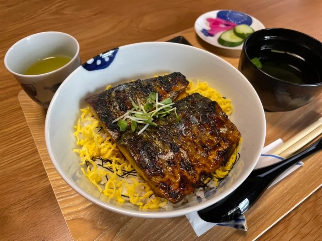 トロピカル4  さば2  白焼き1  蒲焼2 美陵鰻【大阪産】蒲焼き1尾.白焼き1尾 紅白セット有頭 腹開き 1