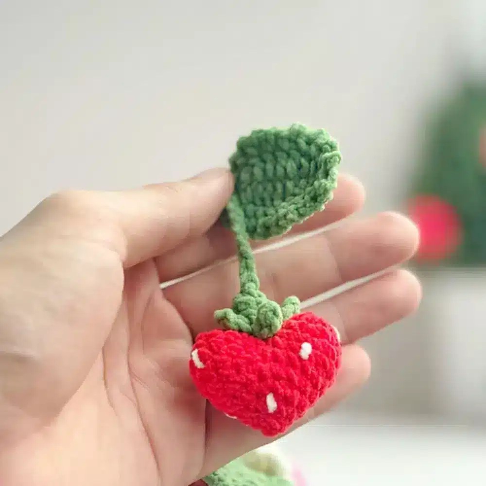 Easy Crochet Strawberry Plant Hanger Pattern - DIY Hanging Planter for Small Spaces crochet strawberry plant pattern