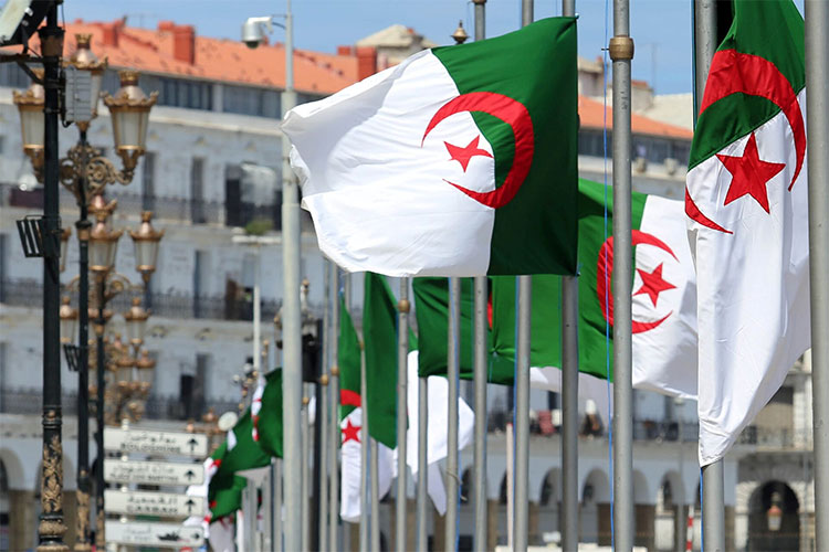 حكم بالسجن النافذ لوزيرين جزائريين سابقين في قضية الفساد