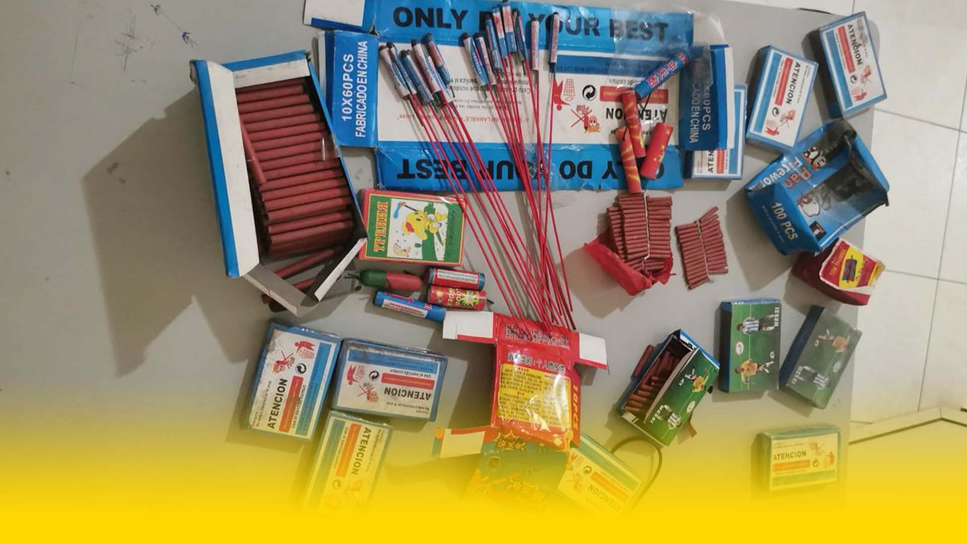 ترويج المفرقعات والشهب النارية المهربة يُطيح بثلاثيني في قبضة الأمن .. وهذه هي المحجوزات !!