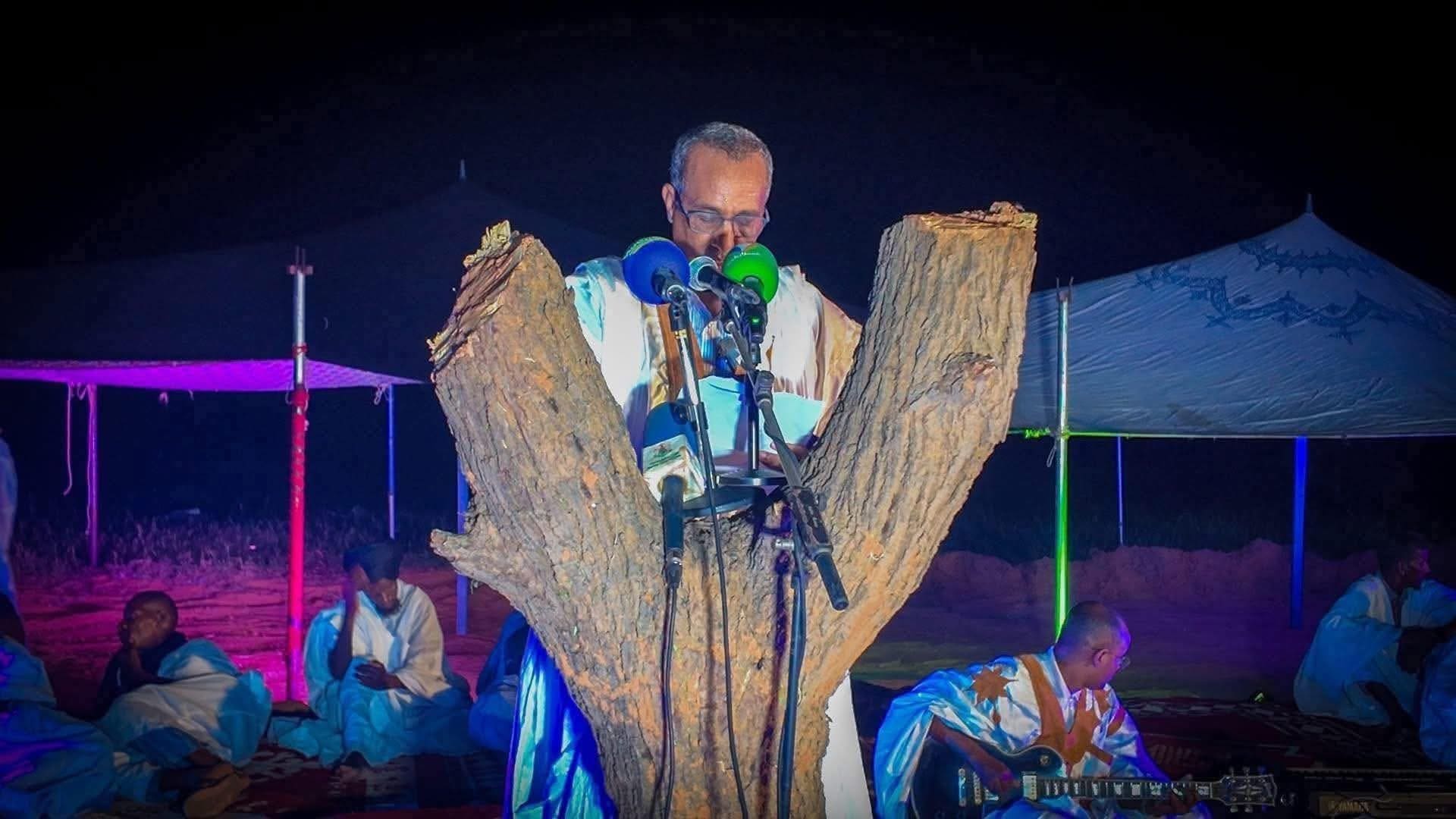 وزارة البيئة ترد على جدل استخدام “جذع شجرة” كمنصة مهرجان وزارة البيئة ترد على جدل استخدام “جذع شجرة” كمنصة مهرجان