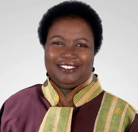 تانيلا بوني.. صوت الهوية والمرأة يتوج بجائزة تشيكايا للشعر الأفريقي