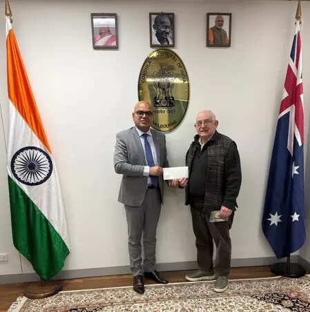 Indian Diplomat Honors Professor for Hindi Promotion in Australia, ETEducation Indian Diplomat Honors Professor for Hindi Promotion in Australia, ETEducation