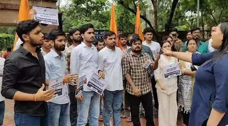 Delhi University’s Rs 1 lakh bond requirement for students’ union polls sparks protests, ETEducation Delhi University’s Rs 1 lakh bond requirement for students’ union polls sparks protests, ETEducation