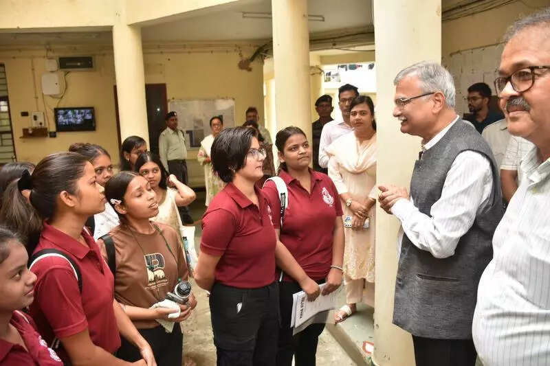 BHU VC reviews amenities at South Campus hostels, ETEducation BHU VC reviews amenities at South Campus hostels, ETEducation