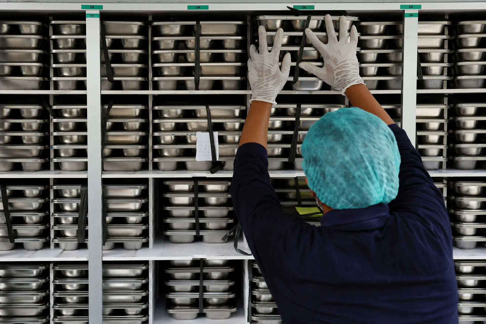 Indonesia free meals programme under fire after thousands sickened, ETEducation Indonesia free meals programme under fire after thousands sickened, ETEducation