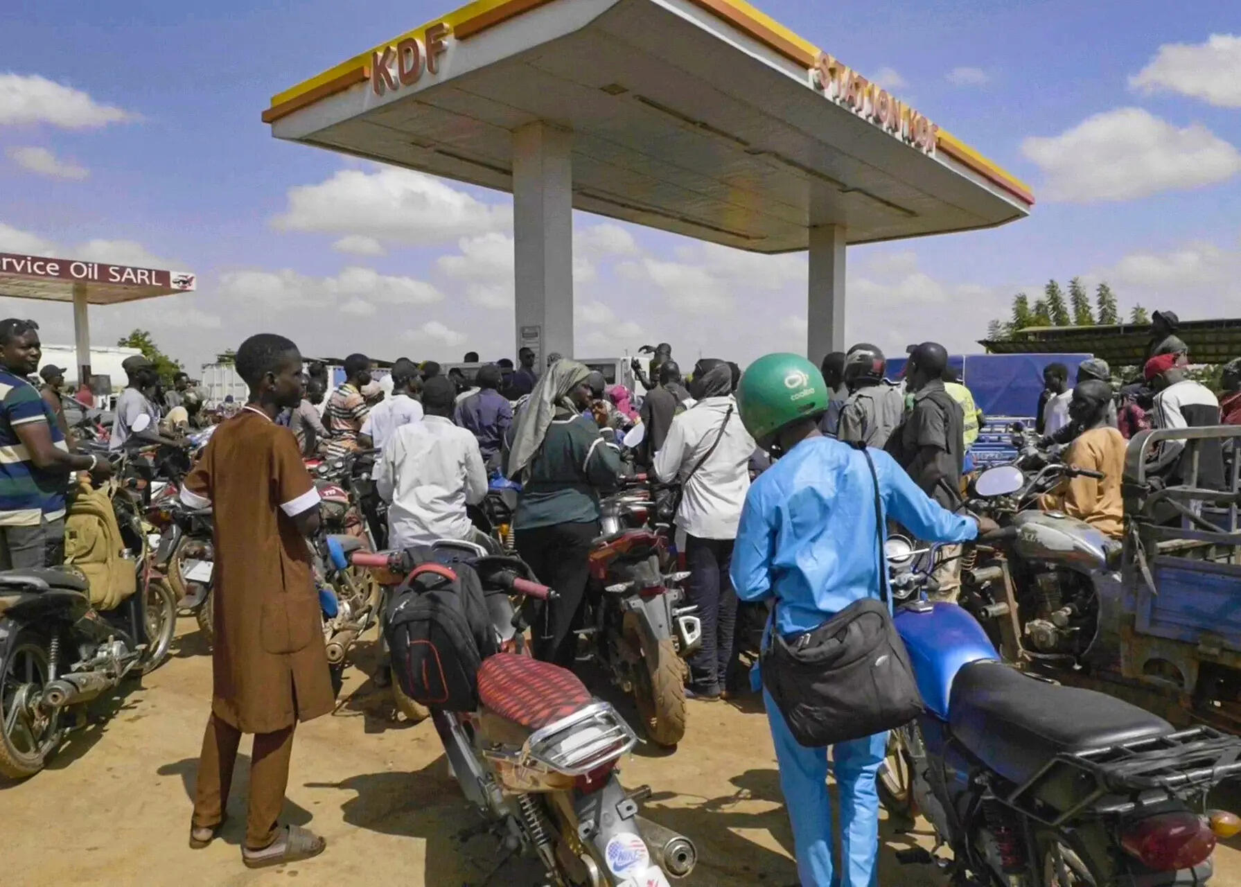 Mali closes schools due to fuel scarcity as militants enforce blockade, ETEducation Mali closes schools due to fuel scarcity as militants enforce blockade, ETEducation