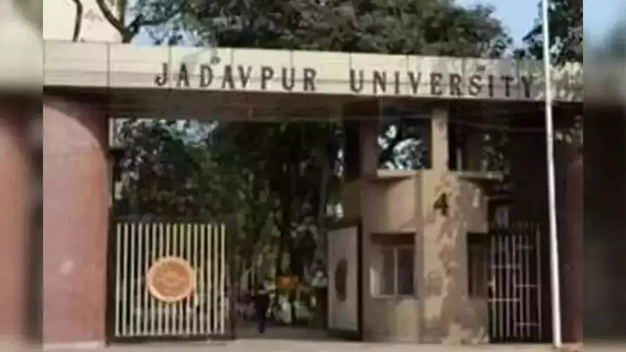 Students’ stir halts Jadavpur University mass communication guest faculty interviews, ETEducation Students’ stir halts Jadavpur University mass communication guest faculty interviews, ETEducation