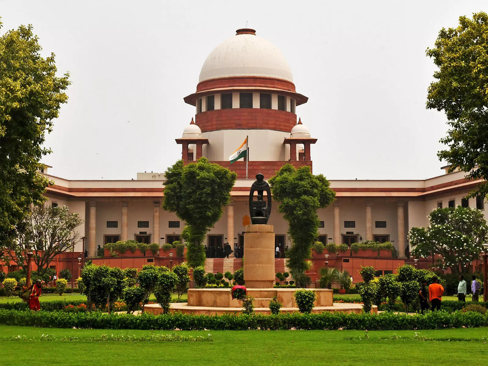 SC to hear PIL seeking 4-year LLB instead of 5-year course after Class 12, ETEducation SC to hear PIL seeking 4-year LLB instead of 5-year course after Class 12, ETEducation