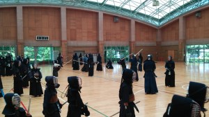 最後は地稽古。列を作って出番を伺います。