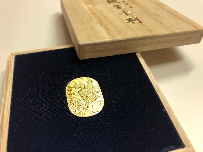 桐箱入純銀造幣局刻印入小判「天保五両判」デザイン純銀小判100g 天保小判金 背刻印 谷五 鑑定書付 085 – 野崎コイン