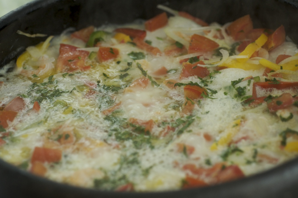 Acrescente o leite de côco.